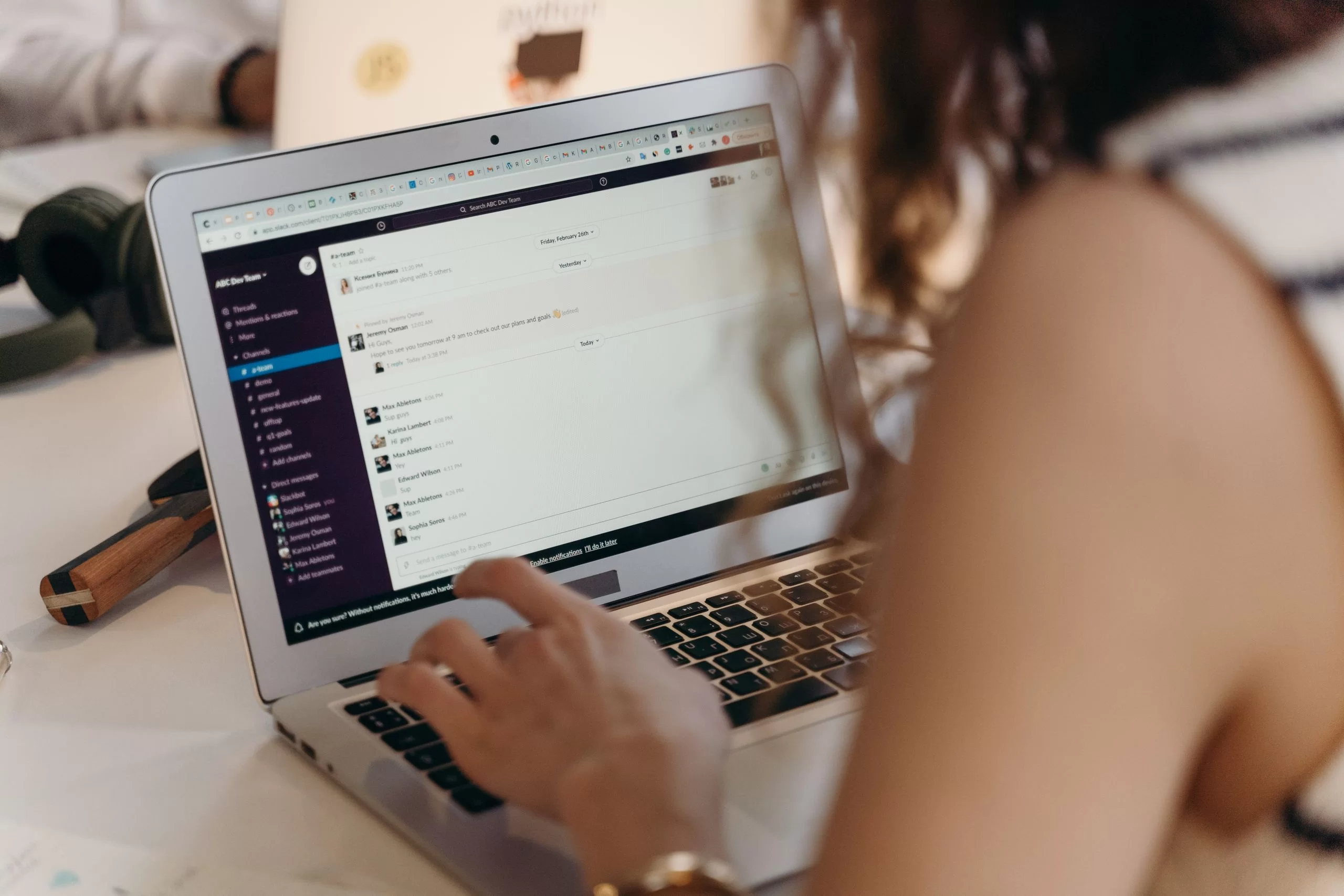 Slack 创始人：我们卖的不是马鞍-鼓腹星球